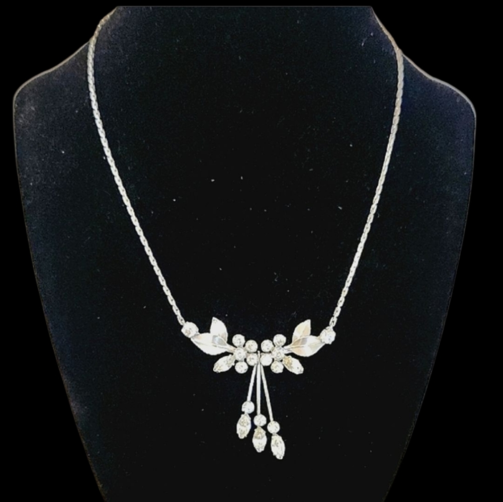 Vintage Krementz Elegant Silver Necklace with Leaf and Pearl Accents
